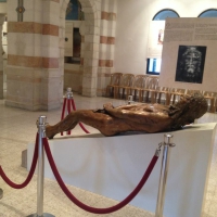 And away from the busy Jerusalem, close to the Notre Dame Hotel, was the museum of the Man of the Shroud, from where they build this 3D model sculpture, waiting to be discover by the visitor
